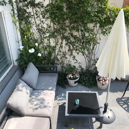 Apartman Guesthouse Poppies, Terras, Free Parking