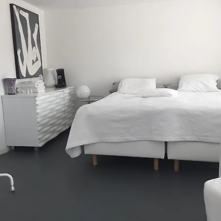 Apartman Guesthouse Poppies, Terras, Free Parking