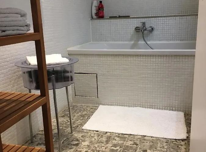 Poppies, Terras, Free Parking *