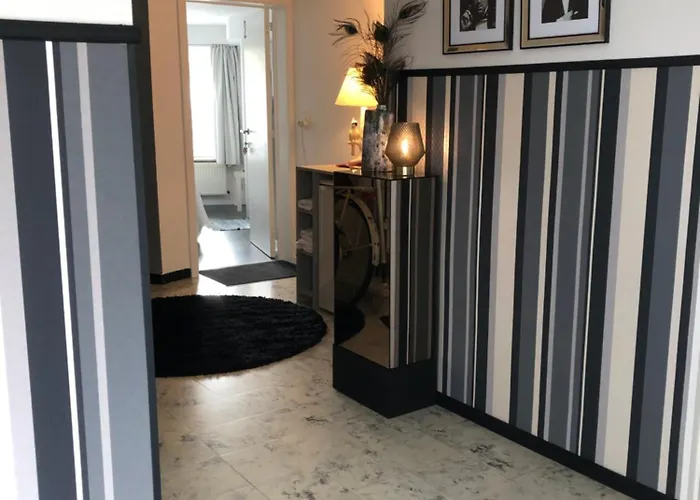 Poppies, Terras, Free Parking *