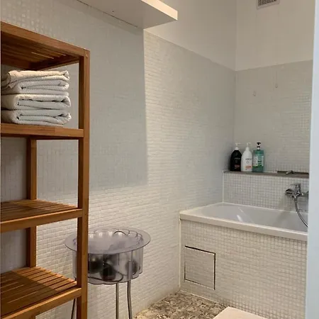 Poppies, Terras, Free Parking Oostende